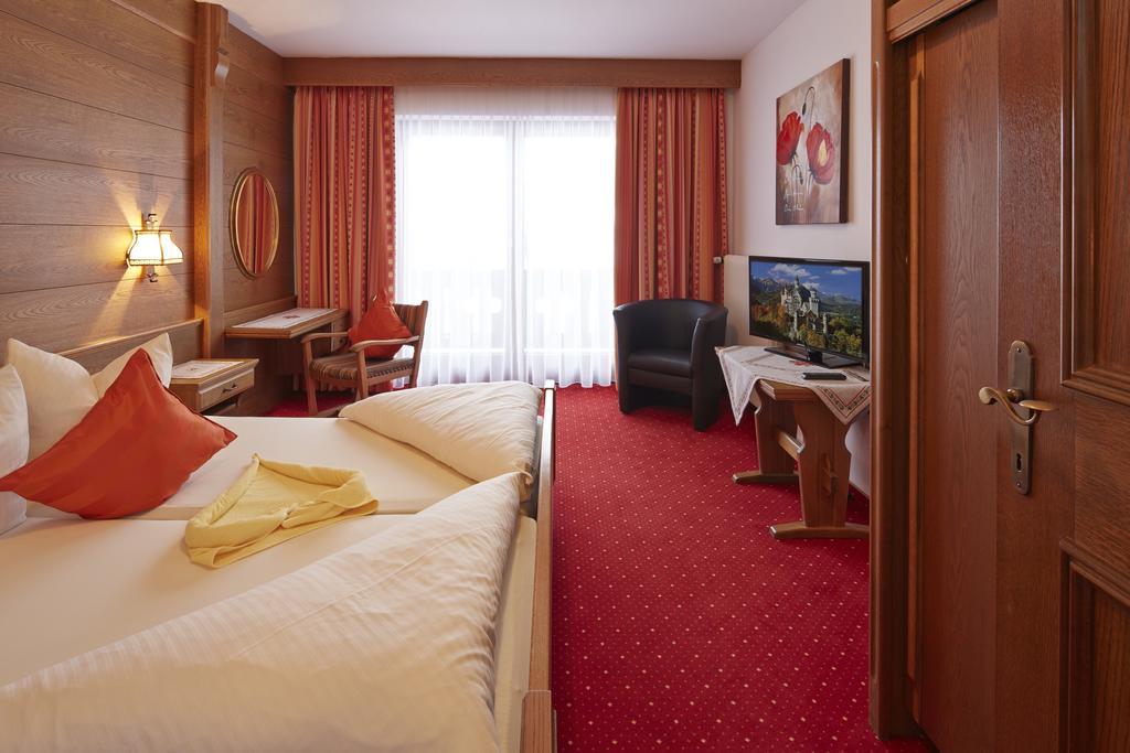 פינסוואנג Alpenmotel Saeuling חדר תמונה