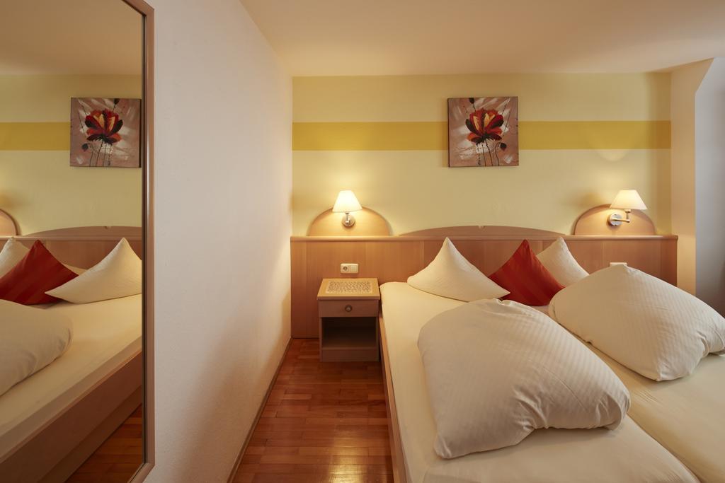 פינסוואנג Alpenmotel Saeuling חדר תמונה